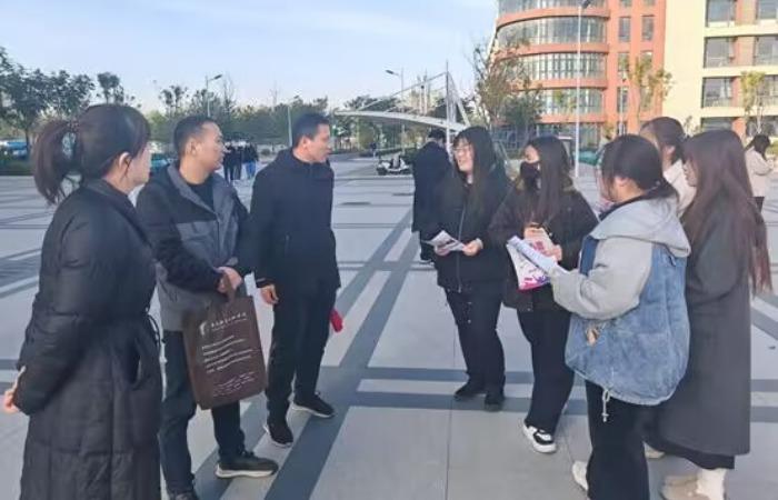 “我为师生办实事，齐心协力促就业”主题党日活动